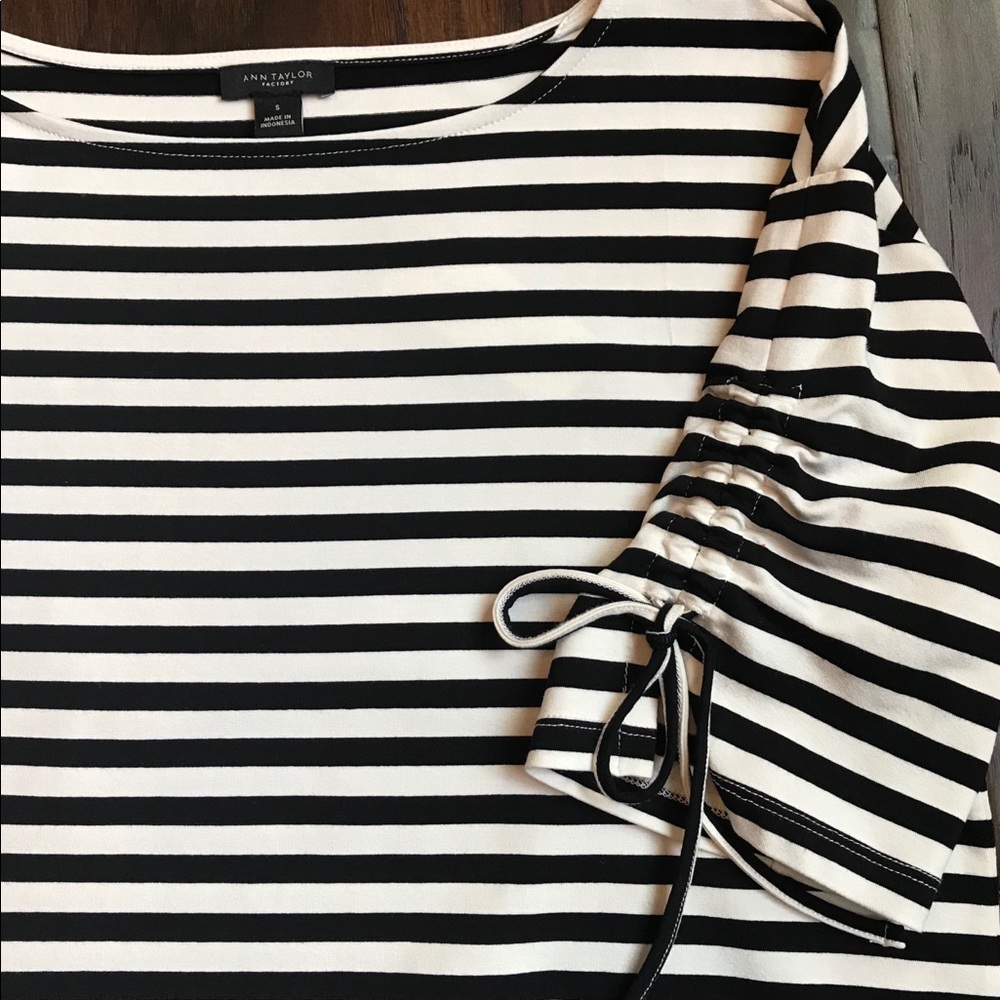 NWT Ann Taylor Striped Ruched Tie Sleeve Top